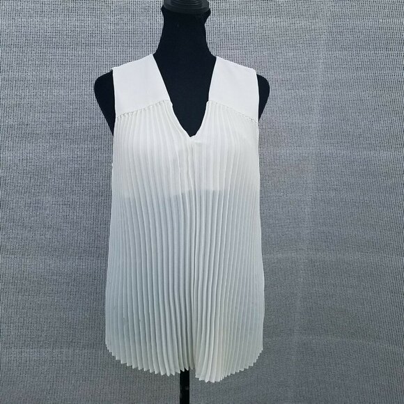 Alfani Short Sleeve V-neck Pleated Blouse Women's.  Size Medium. New With Tags. - Picture 2 of 12